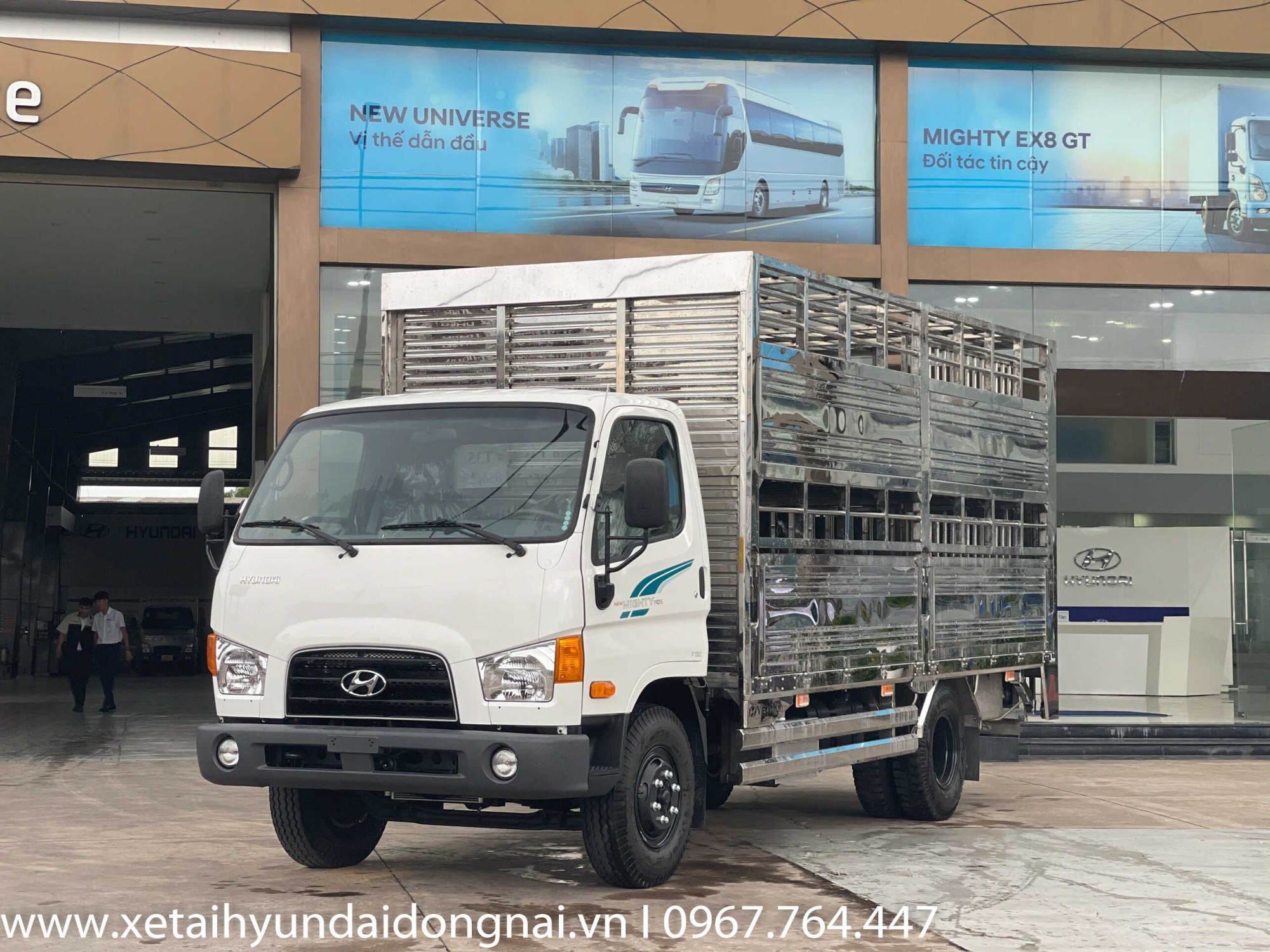 Xe tải Hyundai New Mighty 110SP chở heo / chở gia súc 2 tầng